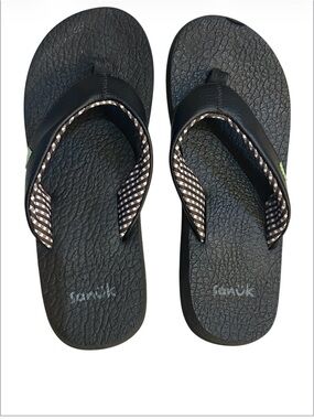 Sanuk Kids Black Flip Flop Sandals with Checked Lining